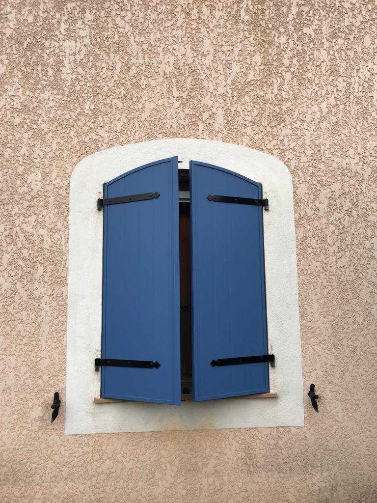 Installation de Volets battants cintrés sur mesure  à Cannes