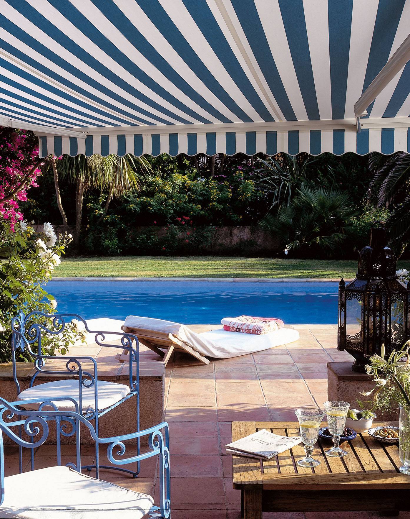 Installation de stores bannes pour une terrasse extérieure ou un balcon à Antibes