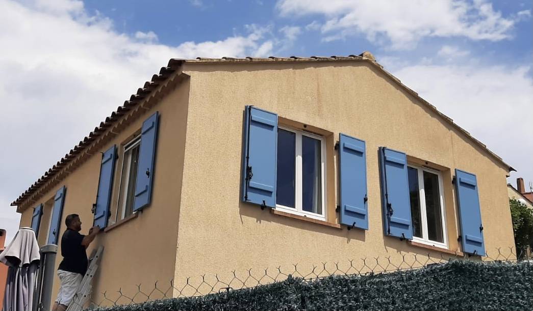 Installation de volets battants sur mesure à Cannes 