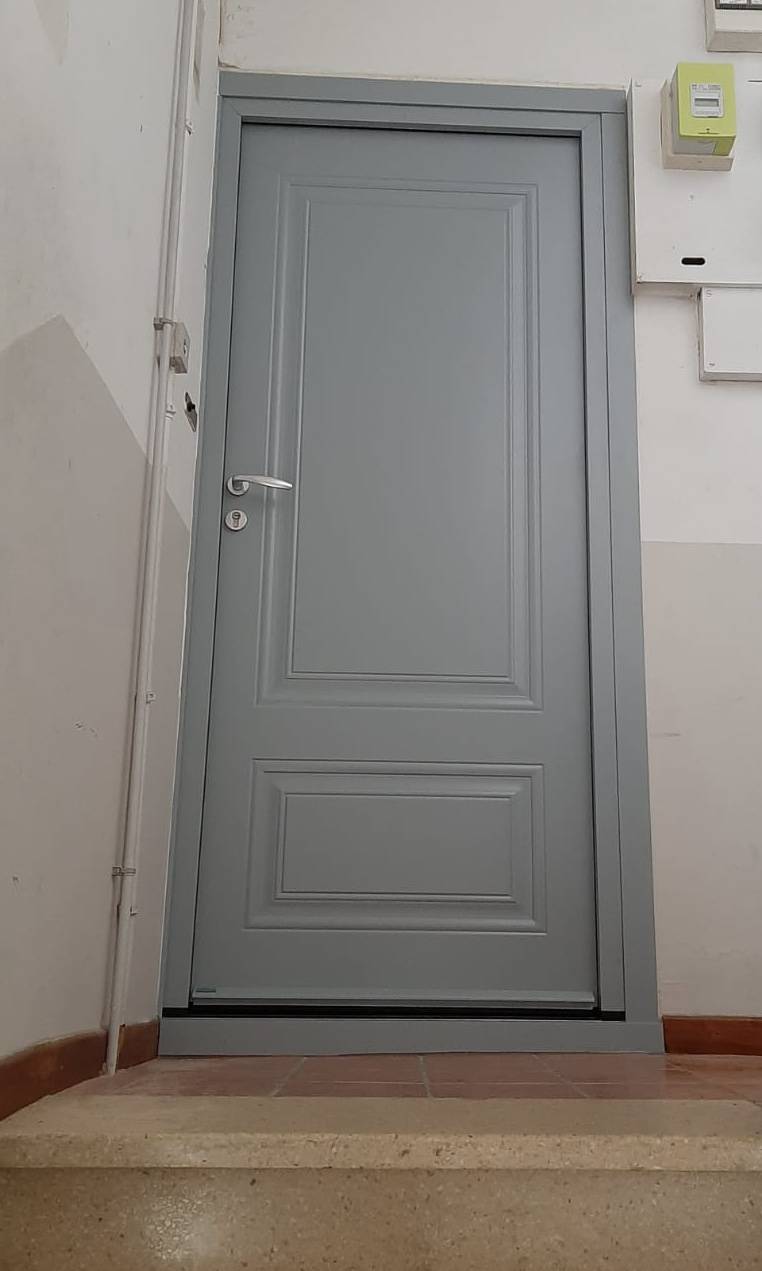 Installation de porte d'entrée personnalisé à AURIBEAU dans les alpes maritimes