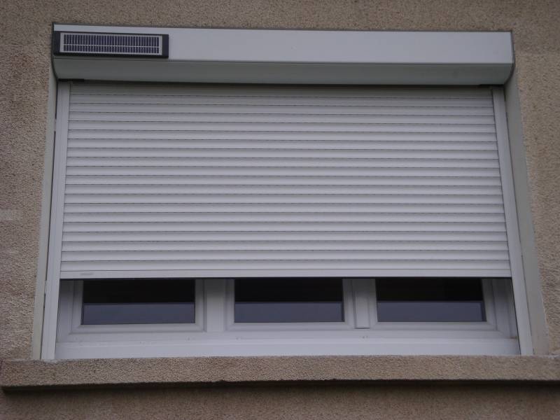 optez pour l'autonomie et la performance avec les volets roulants solaires installés à Auribeau sur Siagne