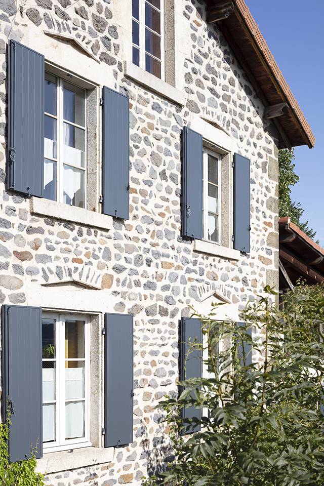 Installation de volets battants sur mesure à Biot