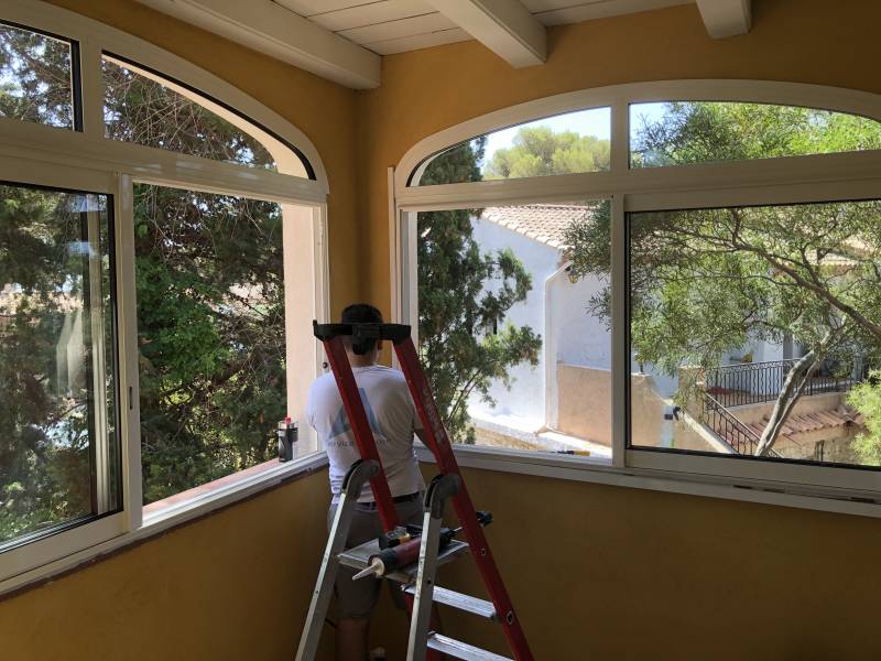 Installation de menuiseries cintrées à Fréjus dans le Var