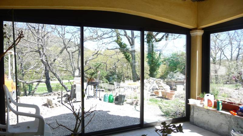 Installation de fenêtres PVC et aluminium à Cagnes-sur-Mer – ITALU, spécialiste menuiserie sur la Côte d’Azur