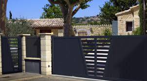 Vente et installation de portail de type contemporain coulissant dans les Alpes-Maritimes