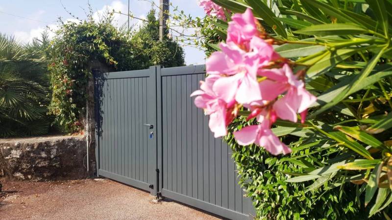 Installation de portail battant à Mouans Sartoux dans les alpes maritimes