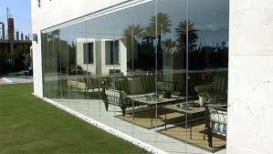 Pose d'une fermeture de terrasse en rideau de verre à MONACO et ses alentours