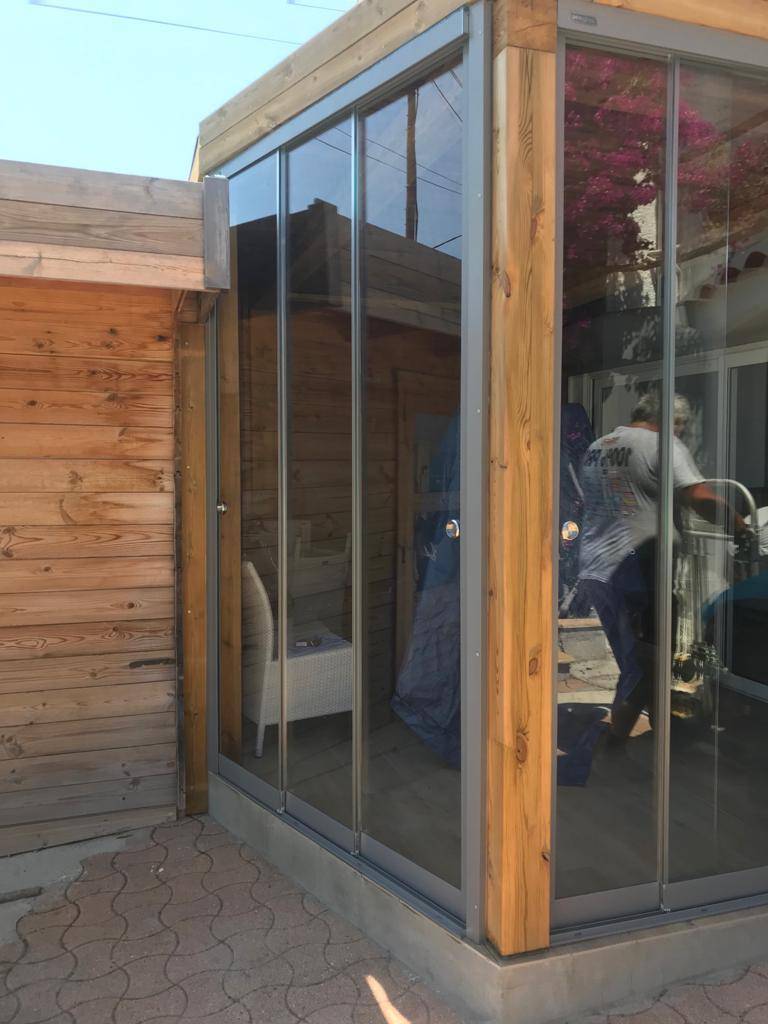 Vente et installation d'un rideaux de verre pour villa à Pégomas est le 06