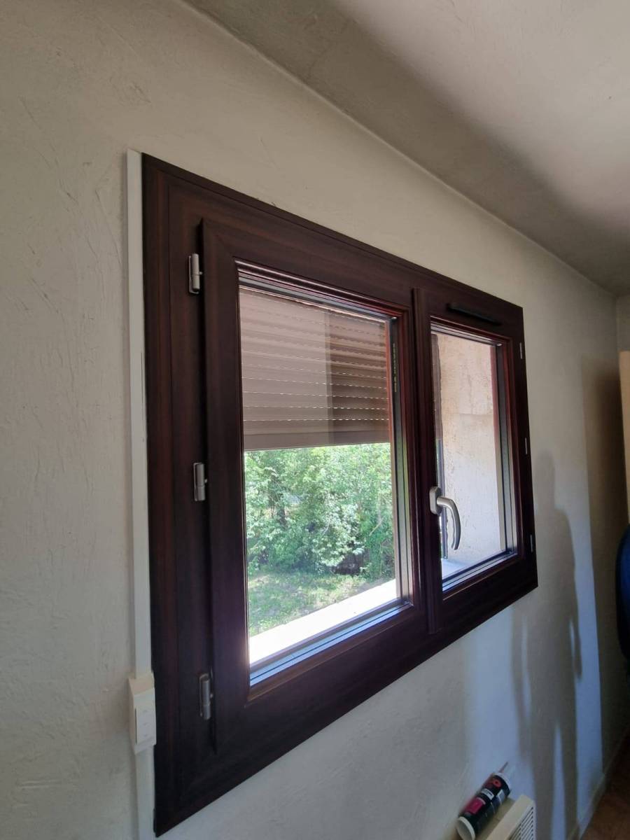 Pose de fenêtres imitation Bois sur mesure en PVC à Cannes