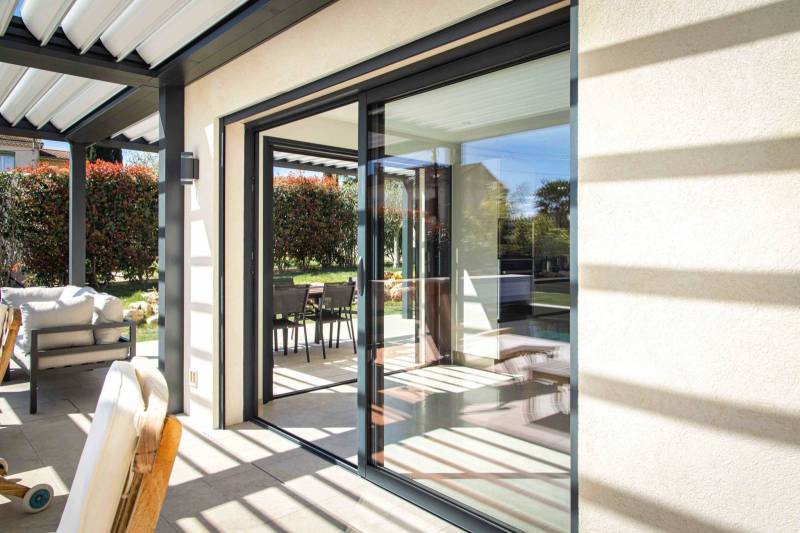 installation des baies coulissantes sur mesure à Mandelieu dans les alpes maritimes