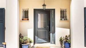 Opter pour une porte d'entrée vitrée en aluminium sur saint Raphael