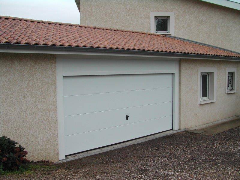 Porte de garage sectionnelle sur mesure à Mougins 06