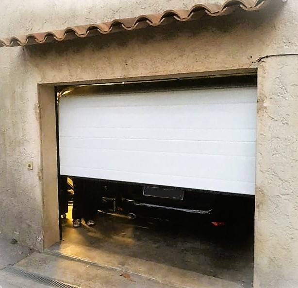 porte de garage sectionnelle sur mesure pas cher a Cannes dans les Alpes Maritimes